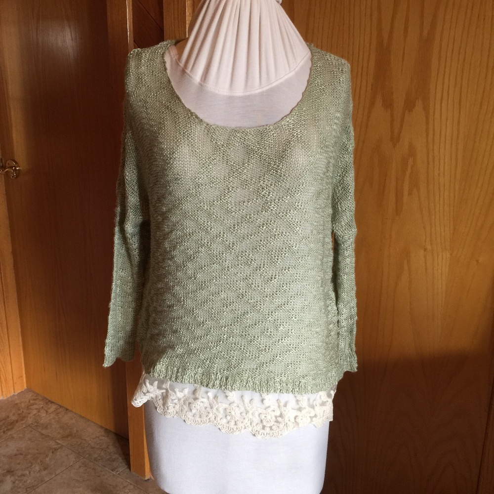 SO IT IS woman’s green knit top size Small